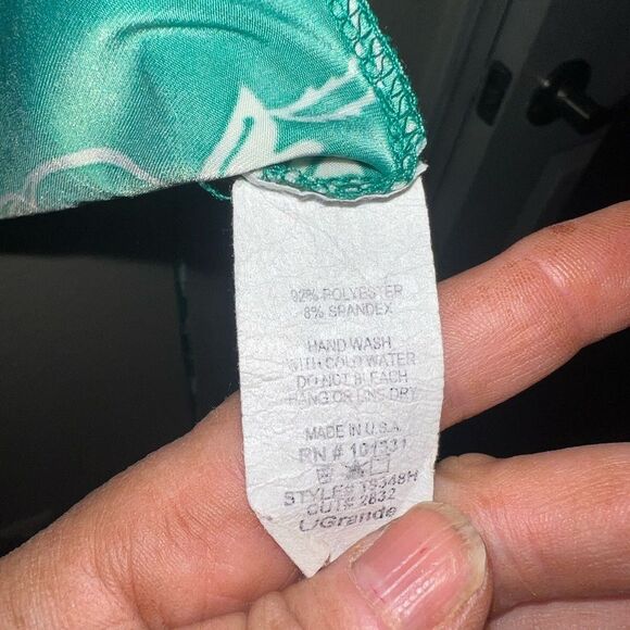 CHARLOTTE RUSSE TOP Size LARGE- GREAT CONDITION - Picture 5 of 5